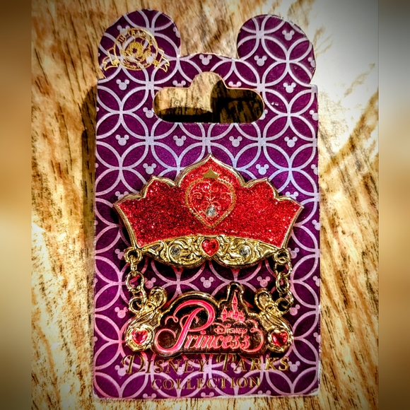 Disney Princess Jeweled Crown Dangle Pin - Picture 1 of 1